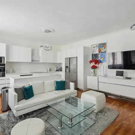 Apartment Luxe A La Francaise 75017
